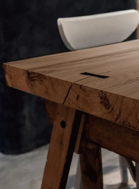 無垢材は傷が味になる　テーブル